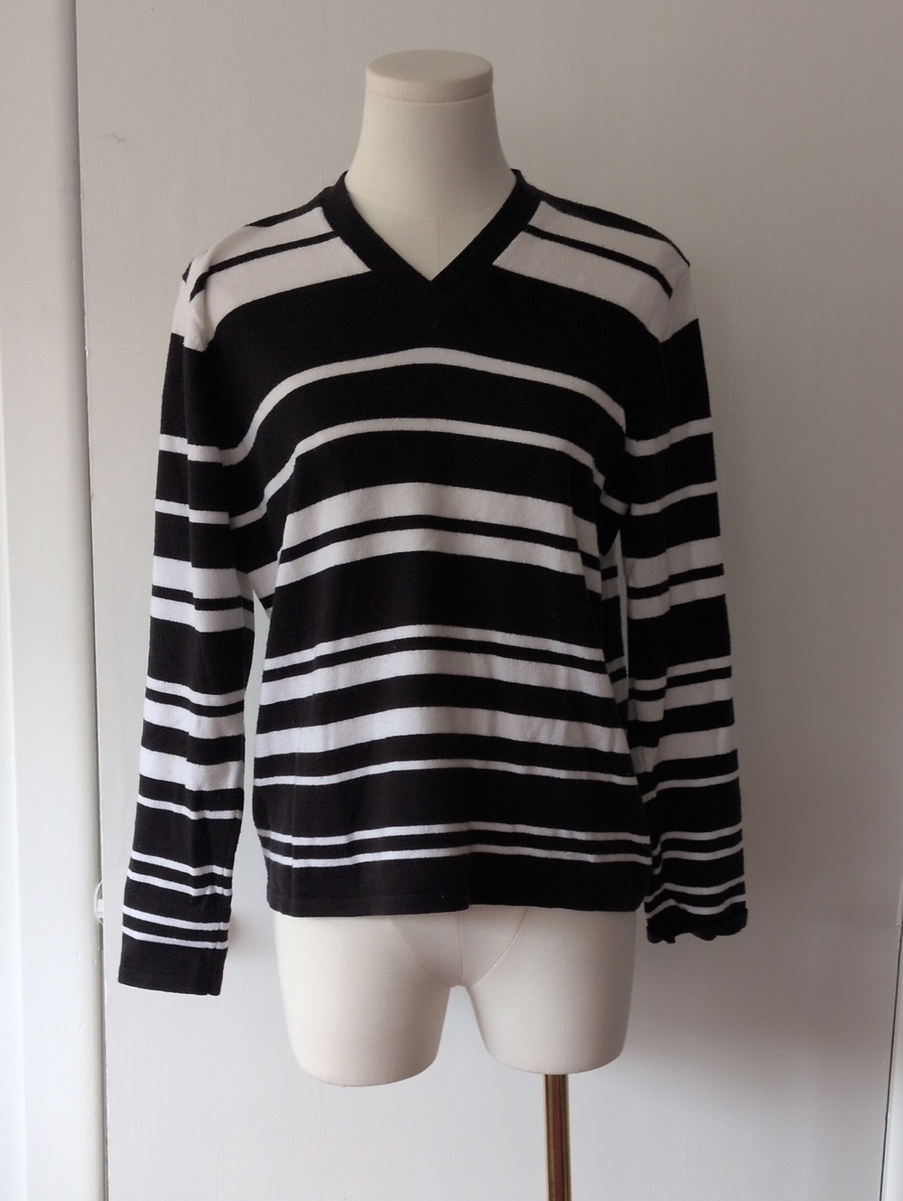 Liz Claiborne Black & White Striped V-Neck Sweater - Petite Extra Large